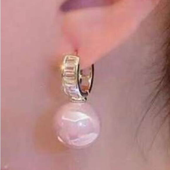 Pink Pearl Rhinestone Hoop Earrings - Picture 3 of 3